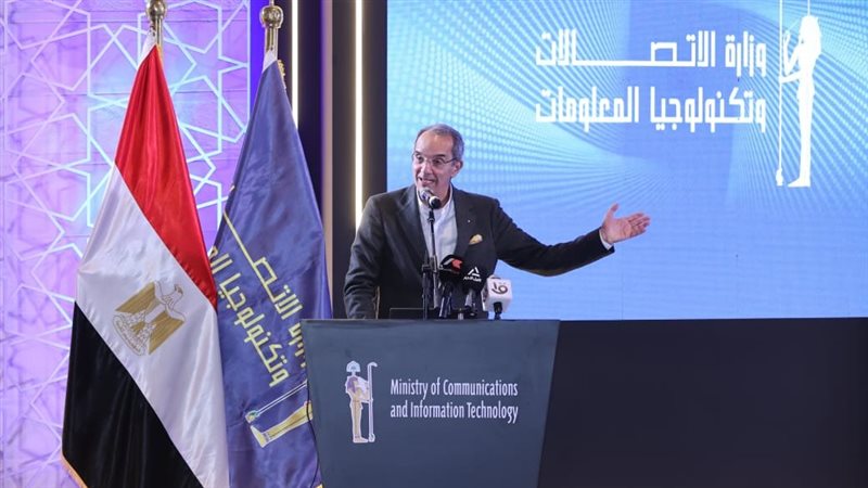 عمرو طلعت وزير الاتصالات وتكنولوجيا المعلومات 