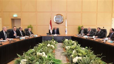 بأرباح 3.5 مليار جنيه.. وزير النقل يعتمد ميزانية القابضة للنقل البحري والبري