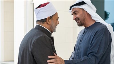 رئيس الإمارات يطمئن هاتفيا على صحة شيخ الأزهر ويهنئه بعيد الفطر