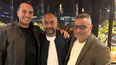  مجتمعين على مأدبة إفطار.. صناع «قهوة المحطة» يشاهدون الحلقة الأخيرة