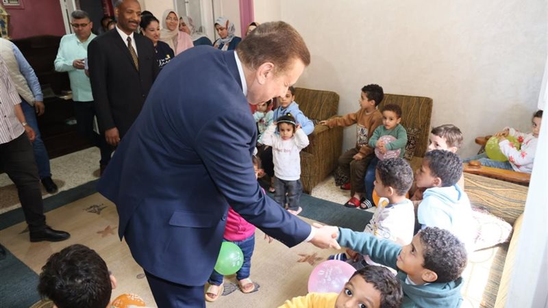 جانب من زيارة محافظ المنوفية لدور الأيتام