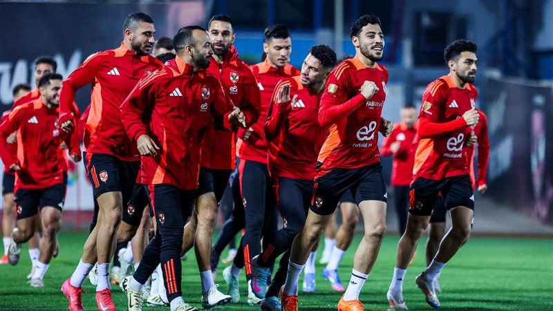 لاعبو الأهلي