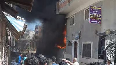 حريق هائل يلتهم مخزن روبابيكيا بالغربية والحماية المدنية تسيطر