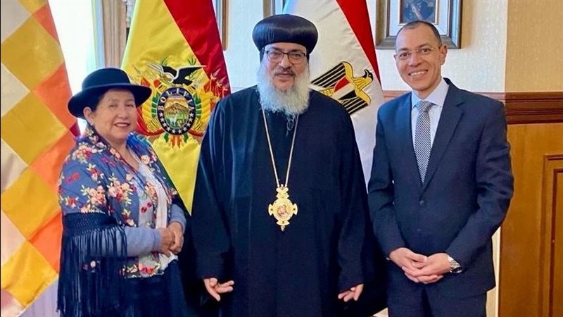 السفير المصري في بوليفيا وأسقف الكنيسة بالبلاد