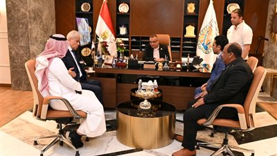 محافظ جنوب سيناء يبحث مع وفد من حزب حماة وطن آفاق التعاون المشترك بالمحافظة 