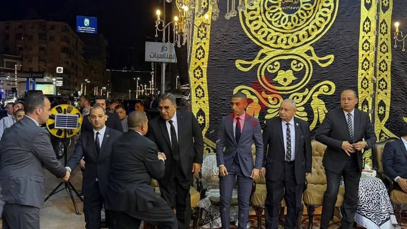 بحضور نجل الراحل.. محافظ الدقهلية يتلقى عزاء السكرتير العام 