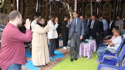 محافظ سوهاج يؤدى واجب العزاء في النائبة رقية الهلالي