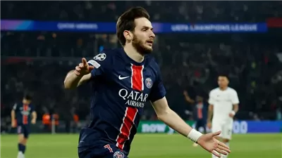 كفاراتسخيليا يتوج بجائزة أفضل لاعب في مباراة باريس سان جيرمان وأستون فيلا