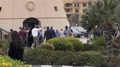 بدء مراسم تشييع جثمان والدة زوجة رامي صبري من مسجد الشرطة