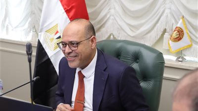بعد رحيل 7 آلاف منهم.. «العمل» توفر فرص عمل للأطباء بالبحرين