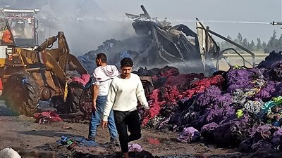 انتداب المعمل الجنائي لمعاينة حريق مصنع قطن بالمحلة الكبرى