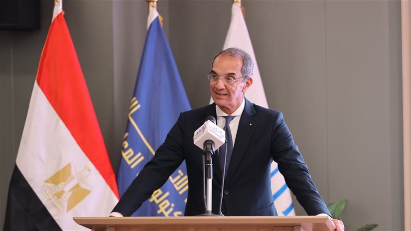 عمرو طلعت وزير الاتصالات وتكنولوجيا المعلومات 