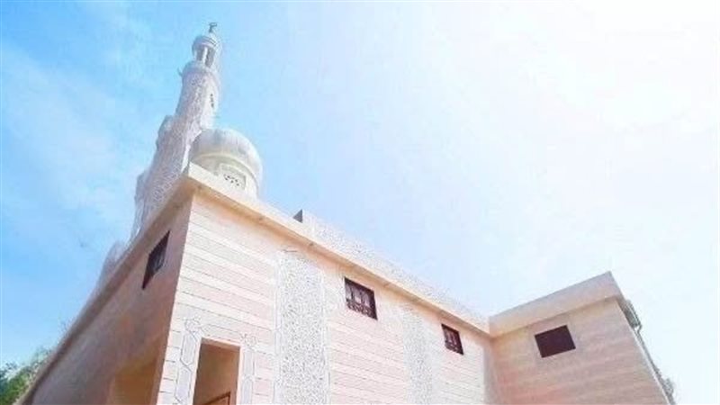 م