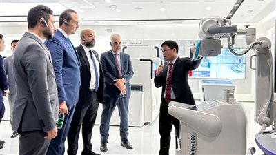 رئيس هيئة الرعاية الصحية يتفقد الشركات الصينية الرائدة في مجال الصحة