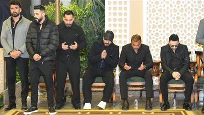 نجوم الفن يعزون رامي صبري في وفاة حماته (صور)