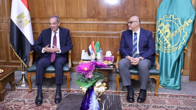 عمرو طلعت وزير الاتصالات وتكنولوجيا المعلومات 