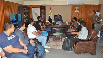 وكيل صحة سوهاج يلتقي الأطباء الجدد لتسليمهم العمل