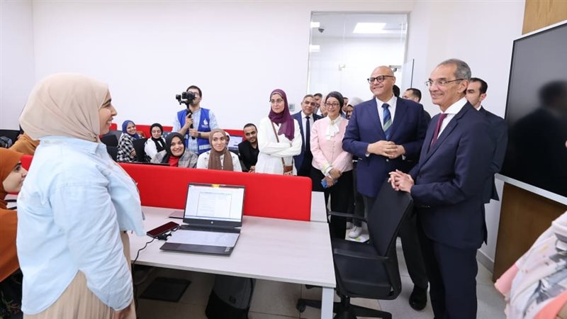 عمرو طلعت وزير الاتصالات وتكنولوجيا المعلومات 
