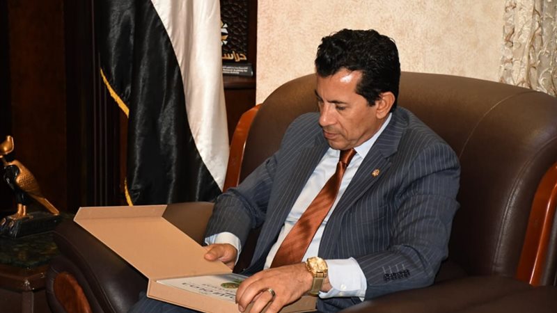 وزير الشباب والرياضة