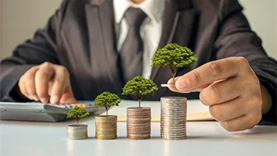 كيف نحدد أولوياتنا في ظل الأزمات الاقتصادية؟ خبير تنمية بشرية يجيب