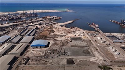 مشروع استراتيجي جديد في ميناء الدخيلة.. محطة متطورة للصب الجاف النظيف