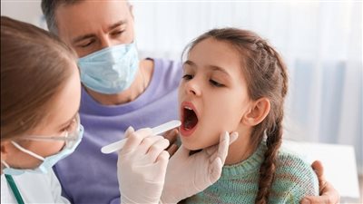 6 وصفات طبيعية لعلاج التهاب الحلق وحماية طفلك من الأمراض المعدية