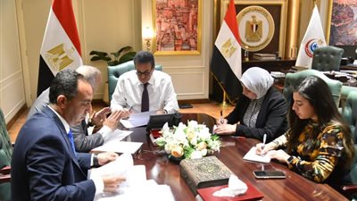 وزير الصحة يبحث مع مدير صندوق التعويض عن مخاطر المهن الطبية دعم الأطباء
