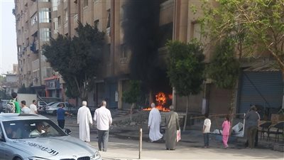 حريق هائل يلتهم محل كاوتش في منطقة عزبة زين بحلوان