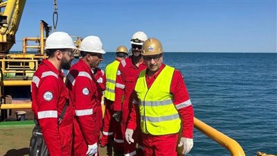 رئيس شركة «خدمات البترول البحرية» يتفقد تركيبات حقل غاز غرب البرلس البحري