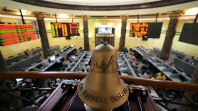 خبير: البورصة تستقطب سيولة استثمارية جديدة مع تراجع أسعار الذهب والنفط