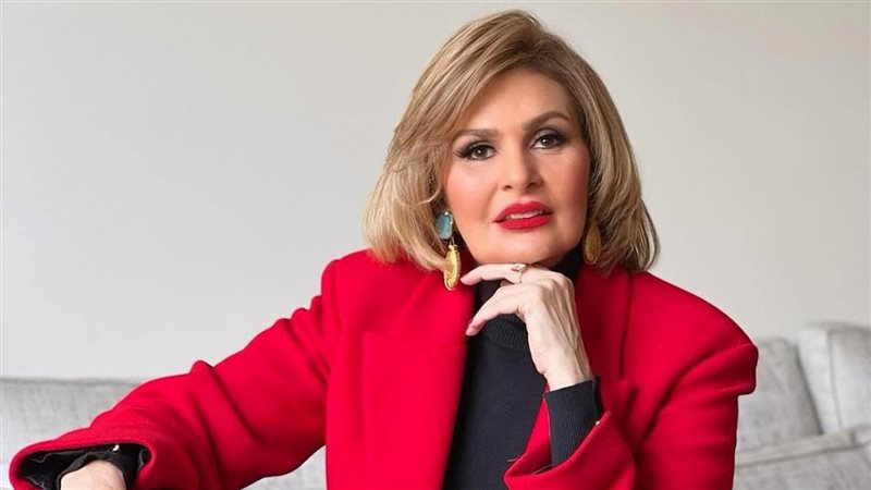 الفنانة يسرا 