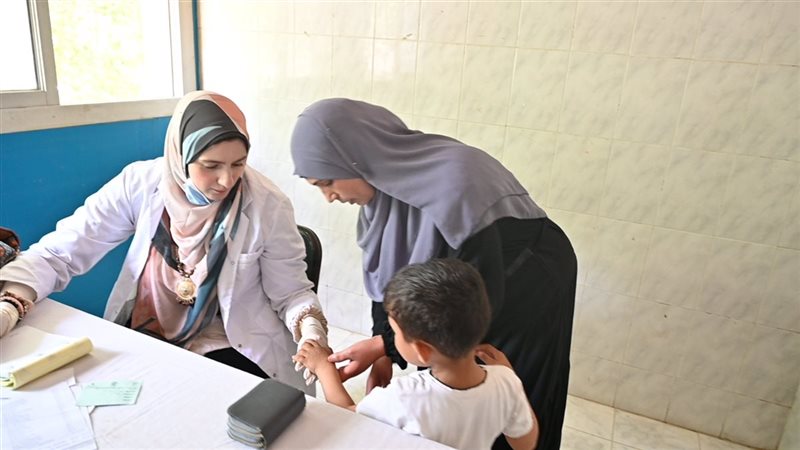 أثناء توقيع الكشف الطبى بالقافلة