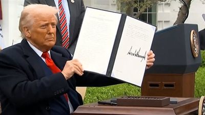 تمرد داخل أمريكا.. 12 ولاية تجرّ ترامب إلى القضاء بسبب 
