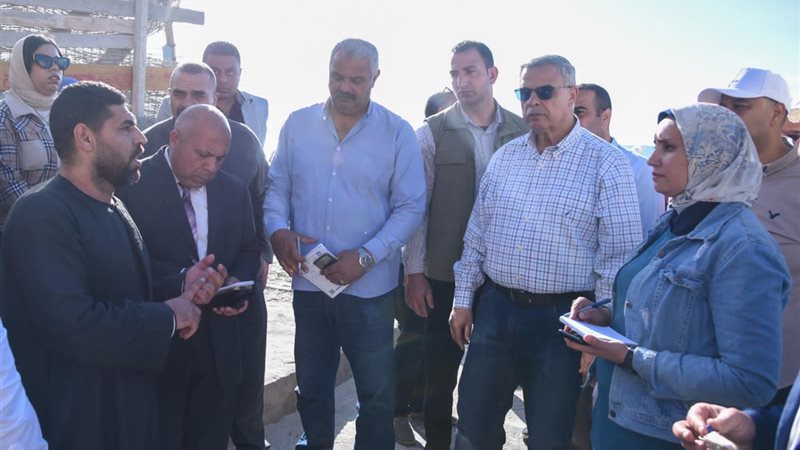 محافظ الإسكندرية يتابع شواطئ العجمي لاستقبال المصطافين