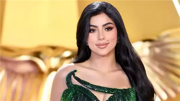 كارولين عزمي