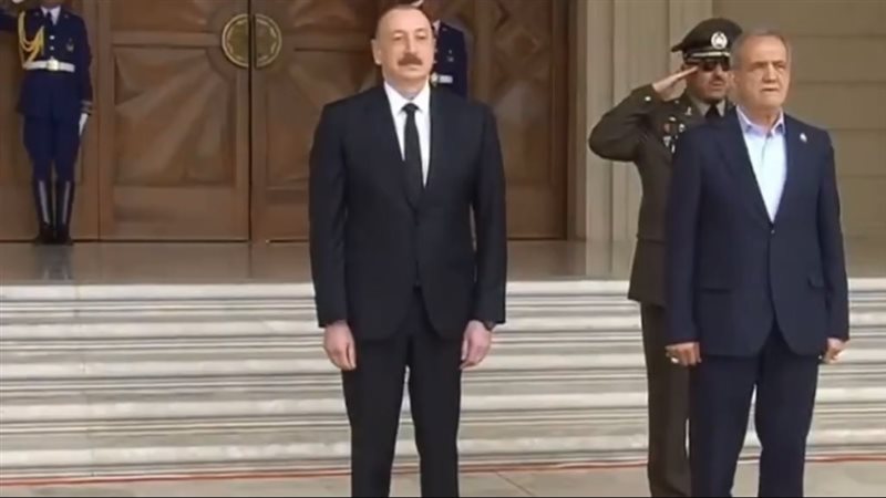 الرئيس الإيراني يصل أذربيجان