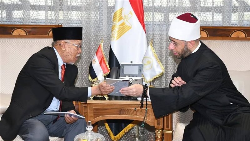 وزير الأوقاف مع مفتي ولاية بيراك الماليزية 