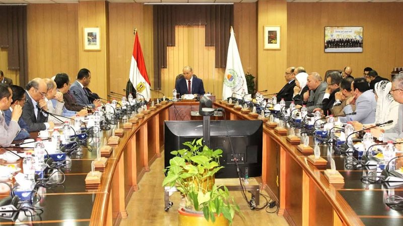 رئيس جامعة المنصورة يشدد على ضرورة تطبيق ضوابط الاختبارات