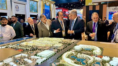 وزير السياحة يفتتح الجناح المصري المُشارك بمعرض سوق السفر العربي في دبي