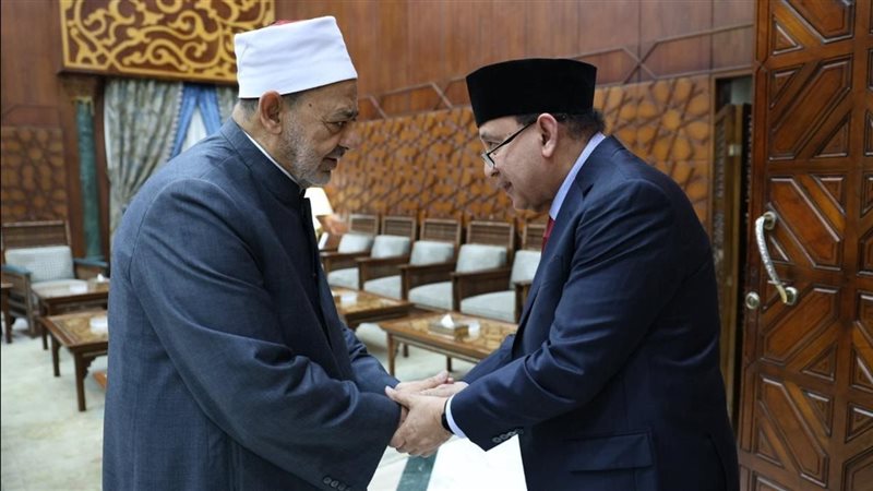 شيخ الأزهر ووزير المالية الإندونيسي 