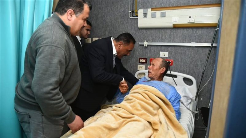 محافظ مطروح يتفقد وحدة الصحة والقلب