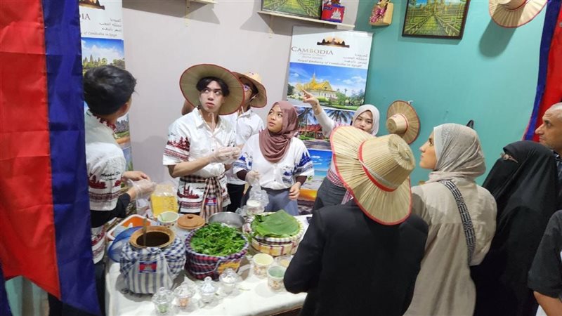 خلال زيارة المعرض