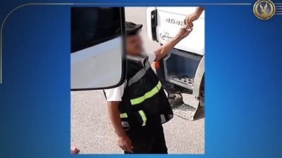 بعد تداول فيديو صادم.. الداخلية الواقعة قديمة والشرطي المتجاوز مفصول 