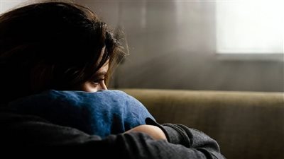 أصابها بجروح خطيرة.. القبض على عاطل هتك عرض ابنته في الجيزة