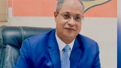 قرار جمهوري بتعيين الدكتور حسين طه عميدا لكلية التربية بجامعة سوهاج