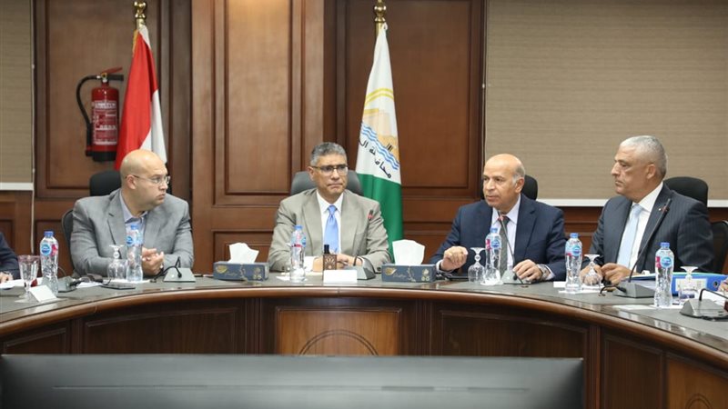 خلال الاجتماع 