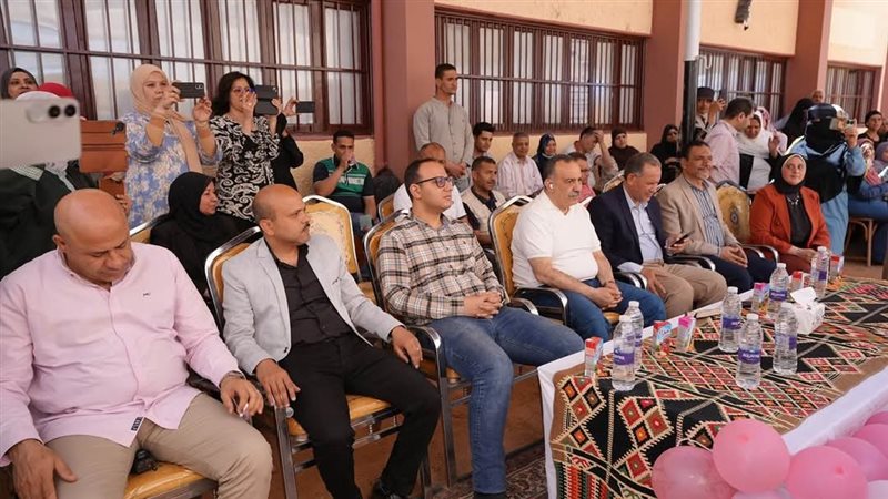 محافظ أسيوط يشهد حفل تخرج طالبات مدرسة الأمل للصم 