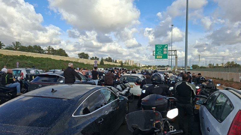 أزمة مرورية إثر العثور على قنبلة في تل أبيب
