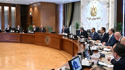 لمضاعفة أعداد السياح، «مدبولي» يتابع خطوات تيسير الدخول بالمطارات والمنافذ