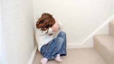 ميكانيكى يستدرج طالبا ويعتدي عليه ويستولى على مبالغ مالية منه